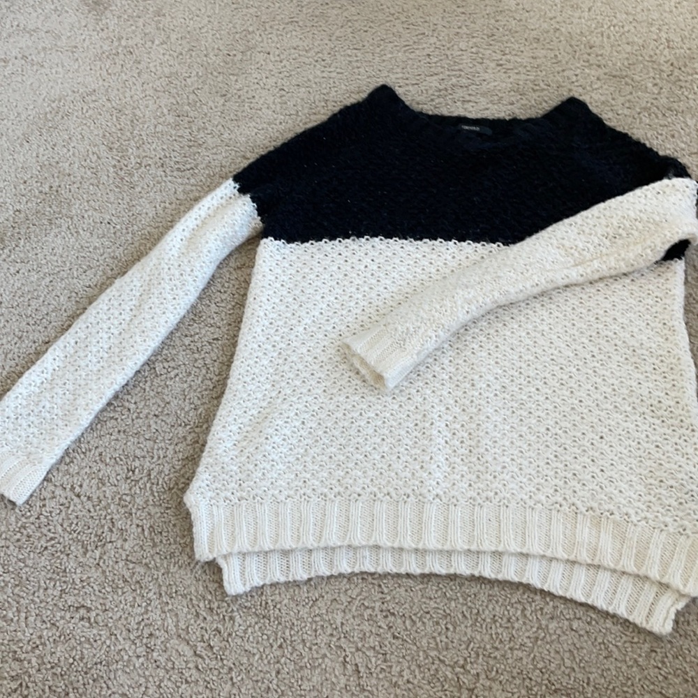 F21 black white sweater